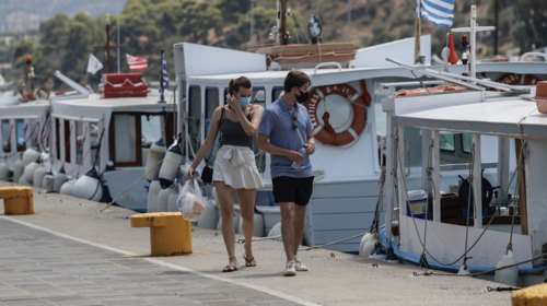 Πόρος: Υγειονομική &quot;βόμβα&quot; με 24 επιβεβαιωμένα κρούσματα - Αγωνία για τα τεστ σε 130 άτομα