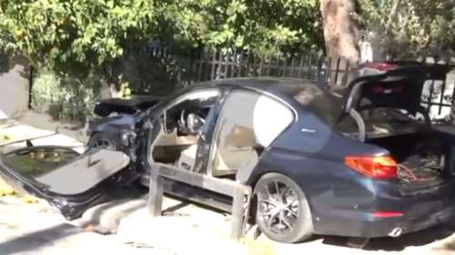 Εγκλωβίστηκε οικογένεια σε απίστευτο τροχαίο: Το όχημα ανέβηκε σε πεζοδρόμιο, ξήλωσε φανάρι και καρφώθηκε σε δέντρο