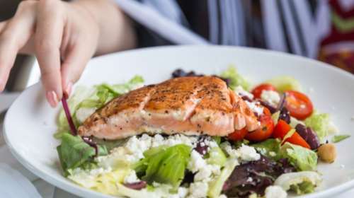 Οστεοπόρωση: Πώς προλαμβάνεται μέσω της διατροφής;