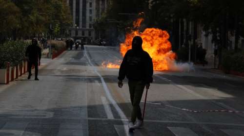 Επεισόδια και μολότοφ και πάλι στο μαθητικό - φοιτητικό συλλαλητήριο στην Αθήνα