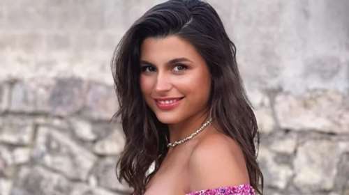 H Δανάη Παππά με το καφέ πουλόβερ που θα φοράς ξανά και ξανά