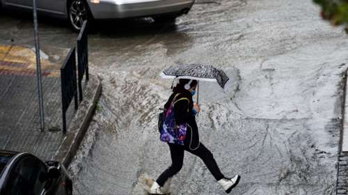 &quot;Άνοιξαν&quot; οι ουρανοί στη Βόρεια Ελλάδα: Πλημμύρες στις Σέρρες - Ποτάμια οι δρόμοι στη Θεσσαλονίκη