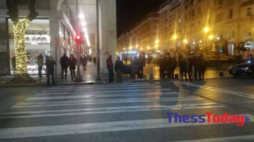 Click Away: Ουρές έξω από μαγαζιά και συνωστισμός στη Θεσσαλονίκη [Eικόνες]