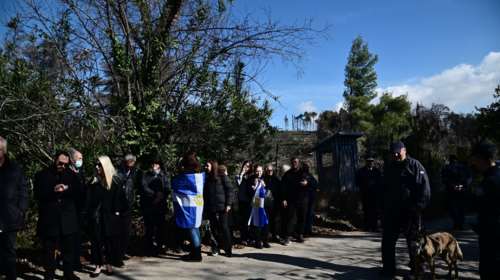 Κηδεία τέως βασιλιά Κωνσταντίνου: Πλήθος κόσμου στο Τατόι για την ταφή