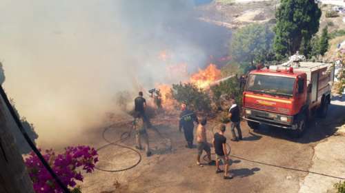Συναγερμός στην Πυροσβεστική: Σε εξέλιξη μεγάλες φωτιές σε Κεφαλονιά και Μάνη - Κοντά σε σπίτια στο νησί του Ιονίου