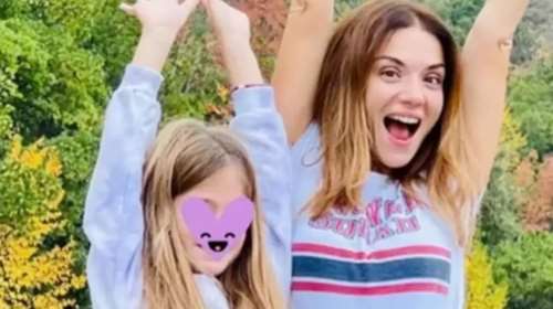 Η Βάσω Λασκαράκη στην κουζίνα με την Εύα της:  Η χριστουγεννιάτικη συνταγή που έφτιαξαν