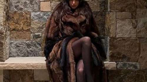 Κένταλ Τζένερ: Χαμός στα social media για τη φωτογραφία της με αληθινή γούνα - &quot;Πόσα αθώα ζώα πέθαναν;&quot;