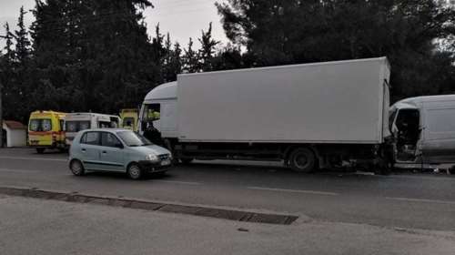 Θεσσαλονίκη: Ένας νεκρός μετά από σύγκρουση ΙΧ με φορτηγό της Αστυνομίας