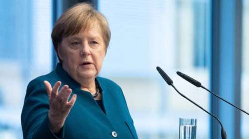 Αιφνίδια συνάντηση Μέρκελ με τον στρατάρχη Χαλίφα Χάφταρ