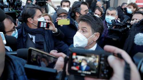 Ραγδαίες εξελίξεις στην Ιταλία: Παραιτήθηκαν υπουργοί του Ρέντσι - Ψήφος εμπιστοσύνης ή παραίτηση οι επιλογές Κόντε