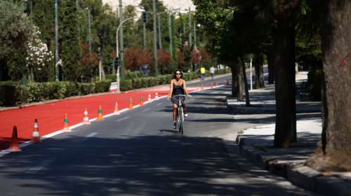 Μεγάλος Περίπατος της Αθήνας: Άρχισαν οι πρώτες παρεμβάσεις - Έβαψαν με κόκκινο τους δρόμους [εικόνες]
