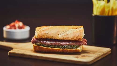 Πού θα φας Pork Dog Γουρνοπούλας, Τάκος Προβατίνας, Street Κοκορέτσι και Καμινάδα Dubai Chocolate στην Αθήνα