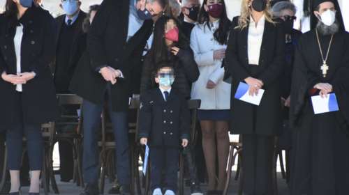 Κώστας Μπακογιάννης: Στη μαθητική παρέλαση με την κόρη του Δανάη και τον γιο του Δήμο