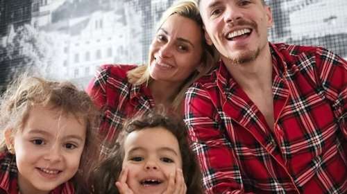 Ο πιο τρυφερός μπαμπάς: Ο Λευτέρης Πετρούνιας αγκαλιά με την πεντάχρονη κόρη του, Σοφία