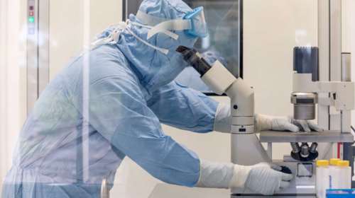 Δύο δόσεις Pfizer ή AstraZeneca αποτελεσματικές κατά 90% στην ινδική μετάλλαξη Δέλτα