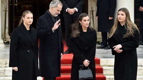 Βασιλική κομψότητα στη Μητρόπολη Αθηνών - Η Λετίθια με τις δύο κόρες της Λεονόρ και Σοφία