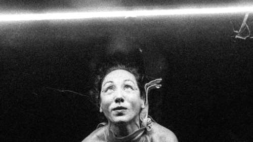 Η πιο ανατρεπτική "Αλίκη στη χώρα των θαυμάτων' επιστρέφει στο Θέατρο Ροές για 4 παραστάσεις