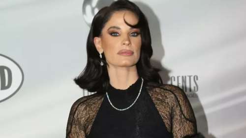 Η Χριστίνα Μπόμπα στο MadWalk 2025 – Αυτό το πανωφόρι θα γίνει η μανία των γιορτών