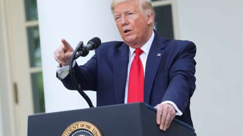 Ο Τραμπ: Πουλάει όπλα στην Σαουδική Αραβία, ενώ ο κορονοϊός καλπάζει