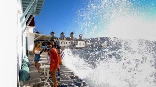 Γλέντι φοροδιαφυγής, με γαλλικό άρωμα στη Μύκονο - Ολα &quot;μαύρα&quot; - Την κοπάνησε ο DJ όταν είδε τους ελεγκτές της ΑΑΔΕ