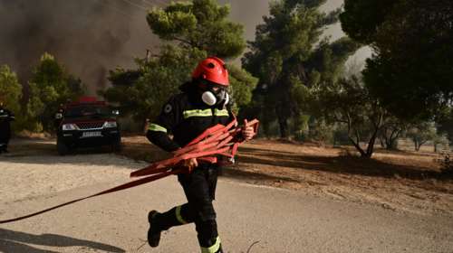 Φωτιά στην Ελευσίνα: Εκτροπή κυκλοφορίας και  ρυθμίσεις στην παλαιά εθνική Αθηνών-Κορίνθου