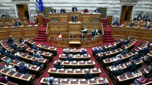 Προ ημερησίας συζήτηση στη Βουλή την Παρασκευή για την πανδημία μετά από αίτημα της Γεννηματά