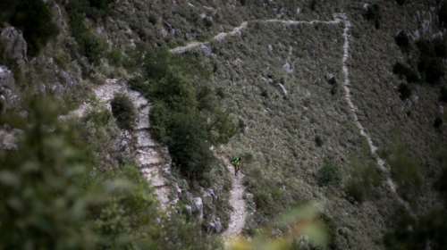 Ιωάννινα: Επιχείρηση διάσωσης γυναίκας στο φαράγγι του Βίκου - Ελικόπτερο συνδράμει από αέρος