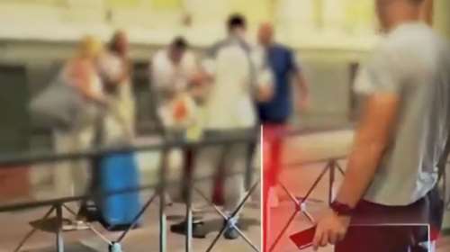 Επεισόδιο με ταξιτζή και τουρίστες: Ξύλο και σκηνές έντασης για την αξία της διαδρομής - Βίντεο