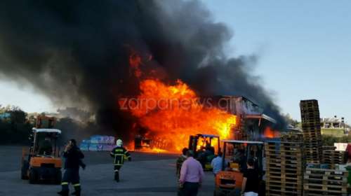 Χανιά: Mεγάλη φωτιά σε μεταφορική εταιρεία - Ακούγονται εκρήξεις [Εικόνες]