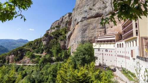 Καλάβρυτα: Ψάχνουν στη Μονή Μεγάλου Σπηλαίου για θαμμένο άγαλμα μεγάλης αξίας - Τι ισχυρίστηκε ο ηγούμενος