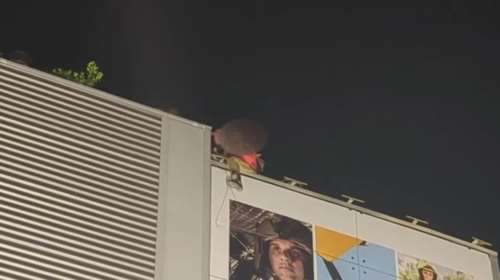 &quot;Θρίλερ&quot; στο υπουργείο Πολιτικής Προστασίας: Εποχικός πυροσβέστης απειλούσε να αυτοκτονήσει, πέφτοντας στο κενό