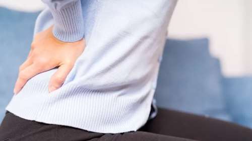 Ξέχνα τις ατελείωτες φυσικοθεραπείες – αυτό το workout ανακουφίζει τον πόνο στο ισχίο