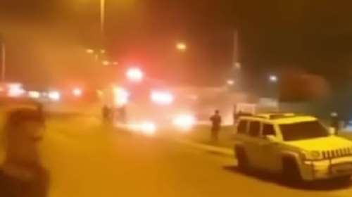 Επεισόδια στον Ασπρόπυργο: Ομάδα 30 ατόμων πυρπόλησε λεωφορείο και πέταξε μολότοφ - Οκτώ προσαγωγές [βίντεο]