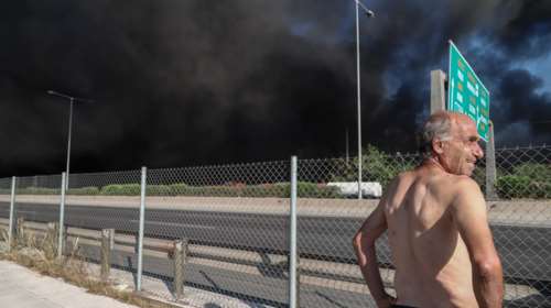 Φωτιά στη Μεταμορφωση: Αποπνικτική η ατμόσφαιρα - Οδηγίες της Περιφέρειας για την προστασία από τους καπνούς