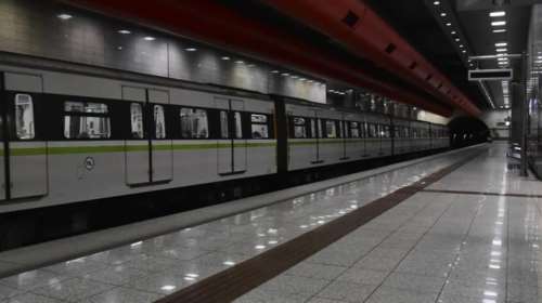 Συναγερμός στο Μετρό: Άνδρας έπεσε στις γραμμές στον σταθμό Πανεπιστήμιο