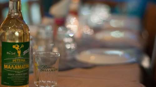 Μαλαματίνα: Πώς η θρυλική ρετσίνα έγινε μήλον της έριδος
