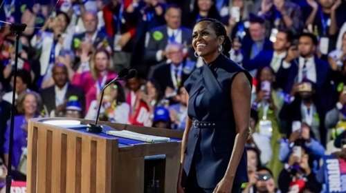 Η Μισέλ Ομπάμα στο πλευρό της Κάμαλα Χάρις: &quot;Οι γυναίκες, θα γίνουμε η παράπλευρη απώλεια της οργής σας&quot;