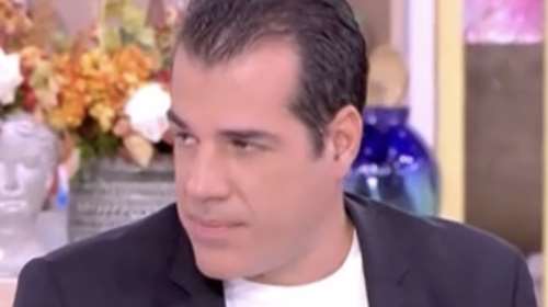 Θάνος Πλεύρης: "Η επιλογή του πατέρα μου είναι σεβαστή αλλά δεν μου αρέσει τόσο η δημοσιότητα"