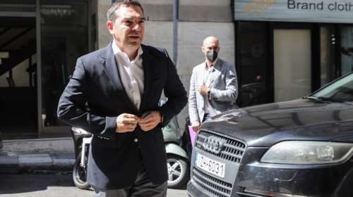 Τσίπρας για New York Times: Όσο ο κ. Μητσοτάκης παραμένει, τόσο θα διασύρει τη χώρα διεθνώς