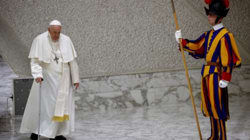 Σταθερή η κατάσταση του πάπα Φραγκίσκου, αυξήθηκε η αναπνευστική φυσιοθεραπεία και η κινησιοθεραπεία