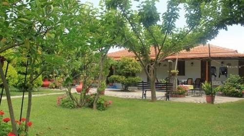 Κακοκαιρία Daniel - Μαγνησία: Αγνοείται νιόπαντρο ζευγάρι που παρασύρθηκε στη θάλασσα μαζί με το σπίτι όπου έμενε