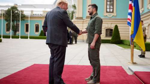 Μπόρις Τζόνσον: Αιφνιδιαστικό ταξίδι στο Κίεβο - Πρότεινε στον Ζελένσκι πρόγραμμα εκπαίδευσης ουκρανών στρατιωτών