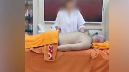 Εύβοια: &quot;Μου ζήτησαν να κάνω το μοντέλο&quot;,  λέει ο καθηγητής που του έκαναν μασάζ οι μαθητές