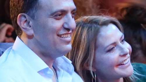 Ο Βασίλης Κικίλιας εύχεται χρόνια πολλά στον γιο του, Παναγιώτη - Αντώνιο με μια σπάνια φωτογραφία με τη Τζένη Μπαλατσινού