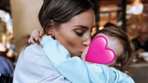 Η Αθηνά Οικονομάκου πήγε τα παιδιά της στον οδοντίατρο και έκανε... φωτορεπορτάζ