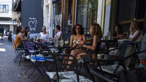 &quot;Φρένο&quot; και στον καφέ εκτός σπιτιού έβαλε  η ακρίβεια στους Ελληνες