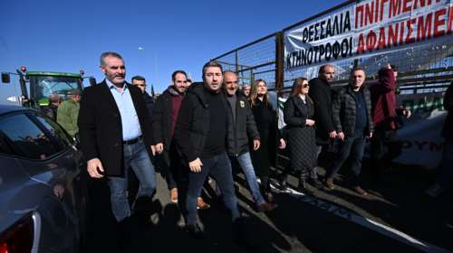 Ανδρουλάκης από τα μπλόκα των αγροτών: &quot;Πληρώνουν ακριβά την ανικανότητα και τη διαφθορά της κυβέρνησης της ΝΔ&quot;