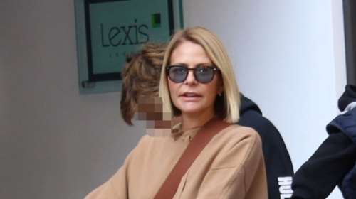 Τζένη Μπαλατσινού: Μαγειρεύει θαλασσινά για την οικογένειά της στο σπίτι της στην Αθήνα [εικόνα]