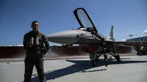 Εφθασαν στην Τανάγρα τα πρώτα F-16 Viper: &quot;Οποιοσδήποτε επιβουλέας να το σκεφτεί... &quot;, είπε με νόημα ο αρχηγός ΓΕΕΘΑ