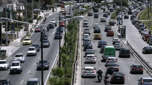Σοβαρά προβλήματα στην κυκλοφορία σε Κηφισό, Αττική Οδό και παραλιακή - Live η κίνηση